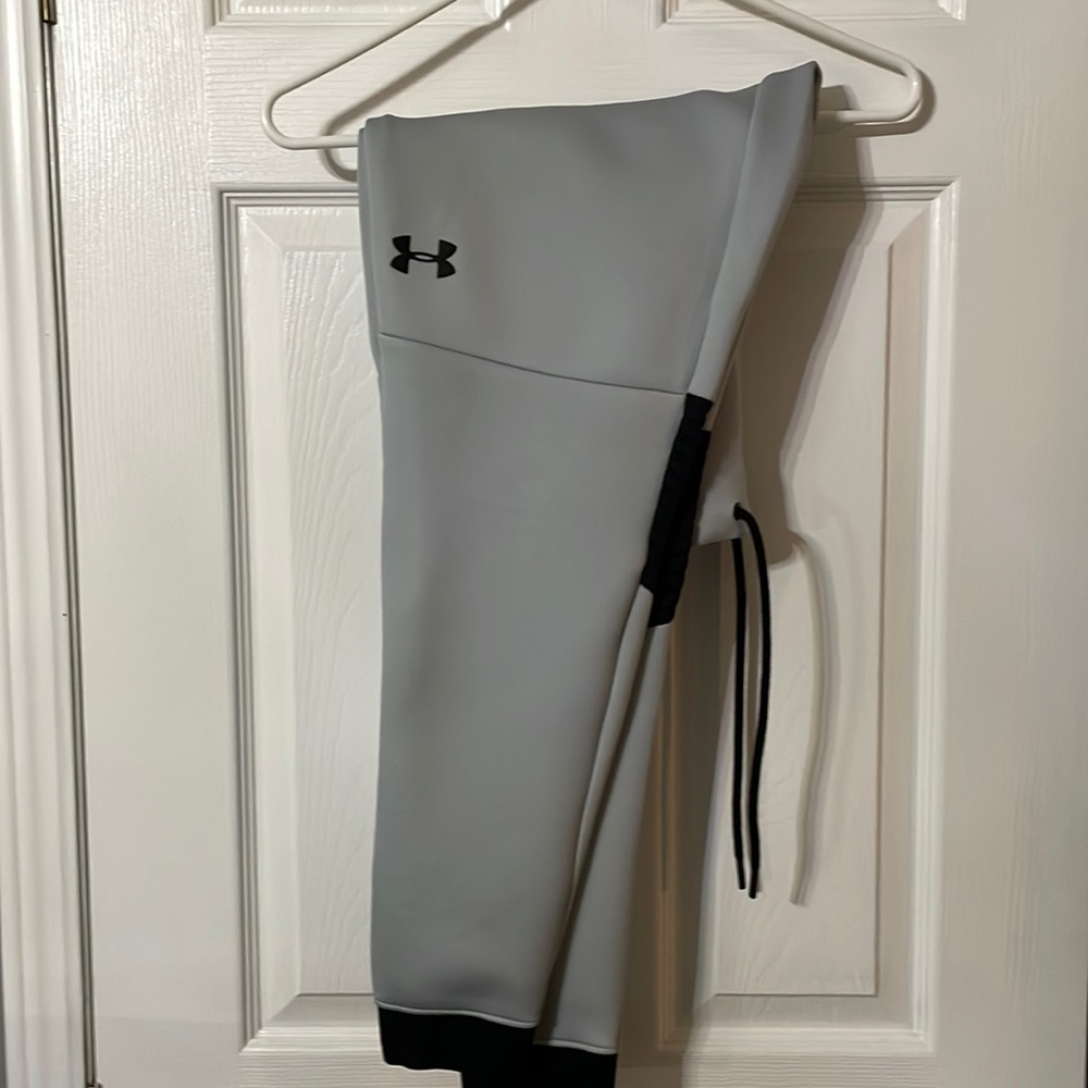 Mens under armour pants.